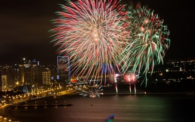 В Баку концерт по случаю Дня Победы завершился фейерверком - ОБНОВЛЕНО