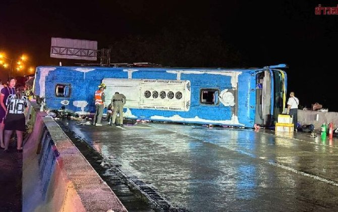 В Таиланде перевернулся автобус с туристами, пострадали 12 человек