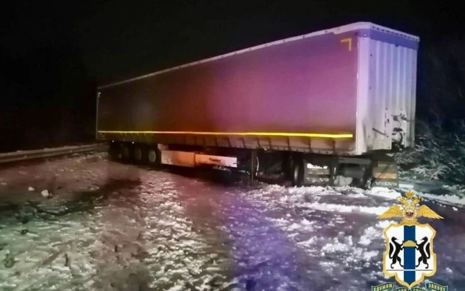 Rusiyada minik və yük avtomobilləri toqquşub, altı nəfər ölüb