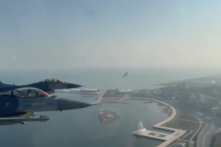 Bakıda hərbi paradda F-16-dan çəkilmiş VİDEOGÖRÜNTÜ