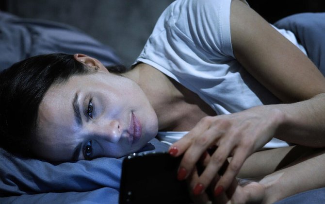 Gecə saatlarla telefona baxanlara pis xəbər