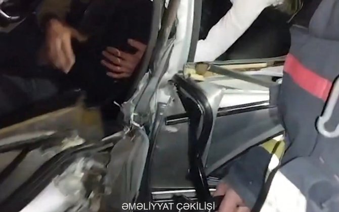 Şəkidə qəzada sıxılı vəziyyətdə qalan sürücü xilas edildi - VİDEO