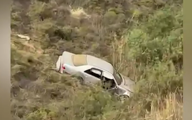 В Баку автомобиль съехал в овраг-ВИДЕО