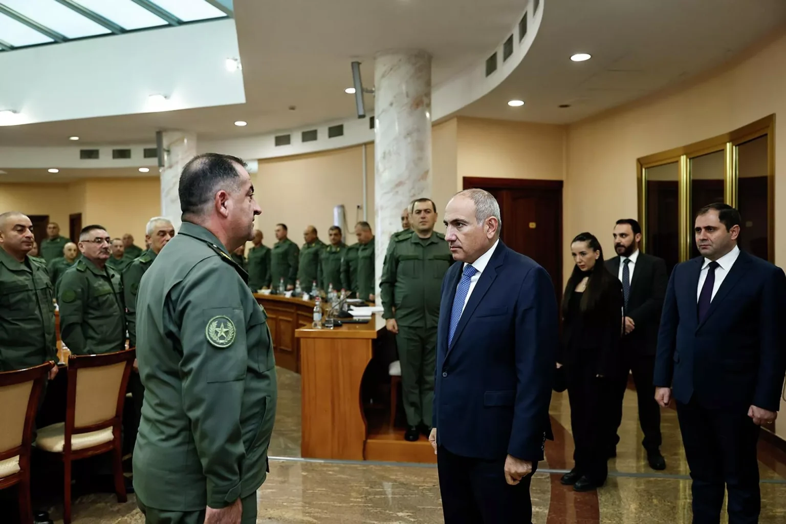 Пашинян провел оперативное совещание с командованием ВС страны