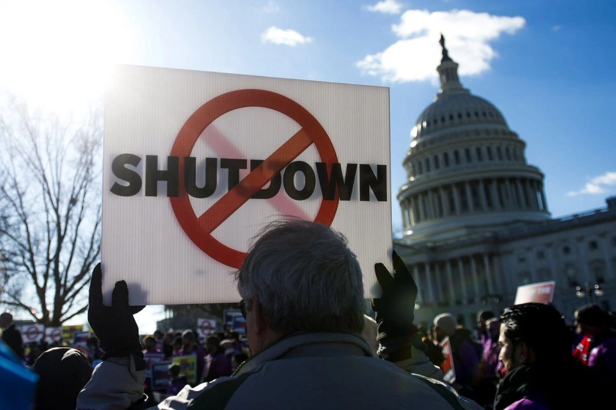 ABŞ-də şatdaun başa çatır