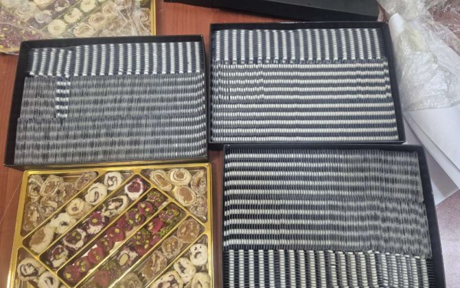 Таможенники в Гяндже обнаружили лекарства в коробках со сладостями