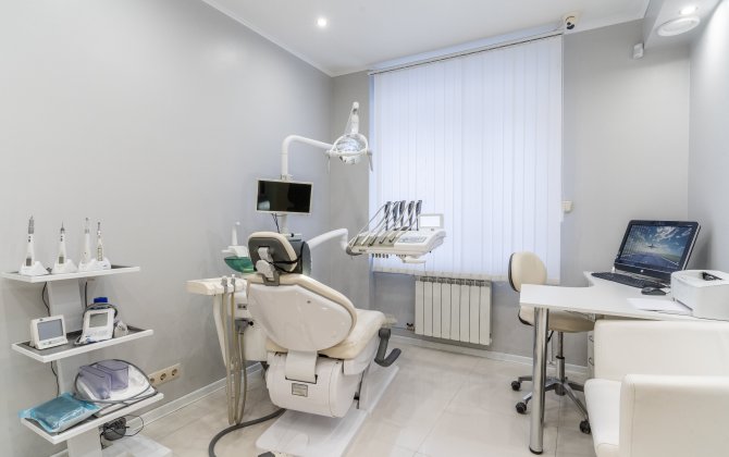 Минздрав выявил нарушения в большинстве проверенных стомклиник