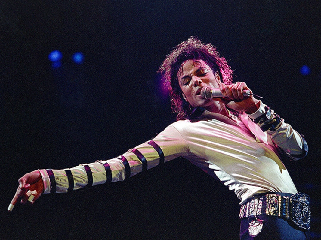 Майкл Джексон стал первым артистом с хитами в топ-10 Billboard в шести десятилетиях