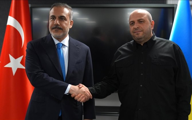 Хакан Фидан и Рустем Умеров провели встречу в Анкаре