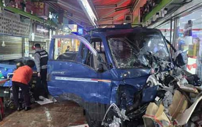 В Южной Корее при наезде грузовика на рынке пострадали 20 человек