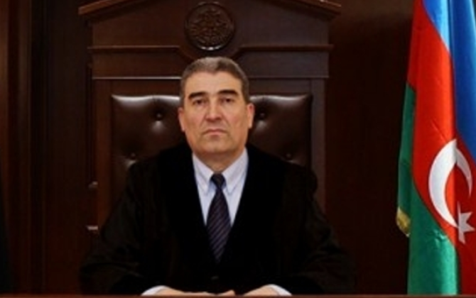 Rüşvət almaqda ittiham olunan sabiq hakimin cəzası 9 ildən 6 ilə endirildi