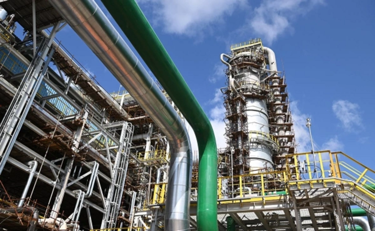 В России произошел пожар на нефтехимическом заводе-ВИДЕО