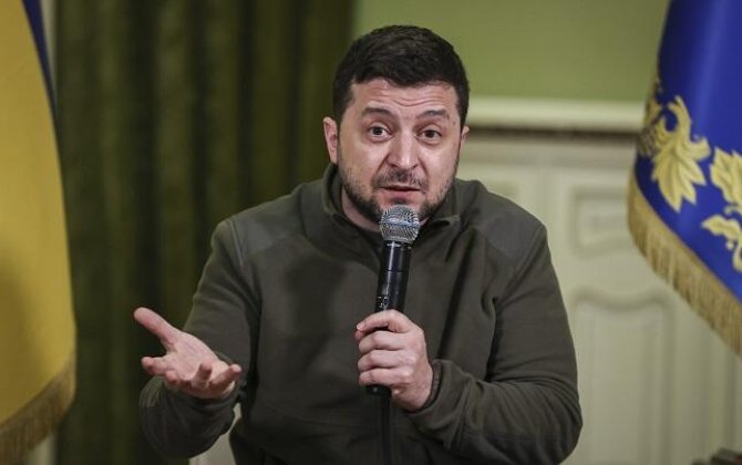 Zelenski yaxın dostunu vətəndaşlıqdan məhrum etdi