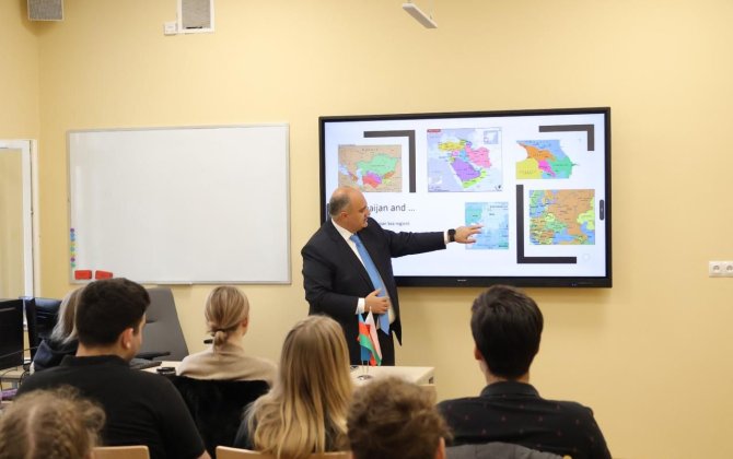 BSU-nun rektoru Varşava Universitetində mühazirə ilə çıxış edib