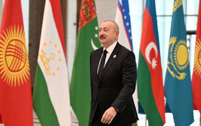 Prezident İlham Əliyev Daşkənddəki Konqres Mərkəzinə gəlib - FOTO