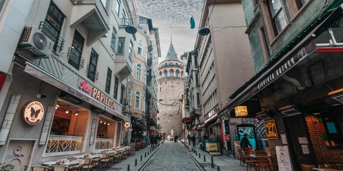 İstanbul polisi turistlərin zəhərlənərək öldüyü hoteli möhürləyib