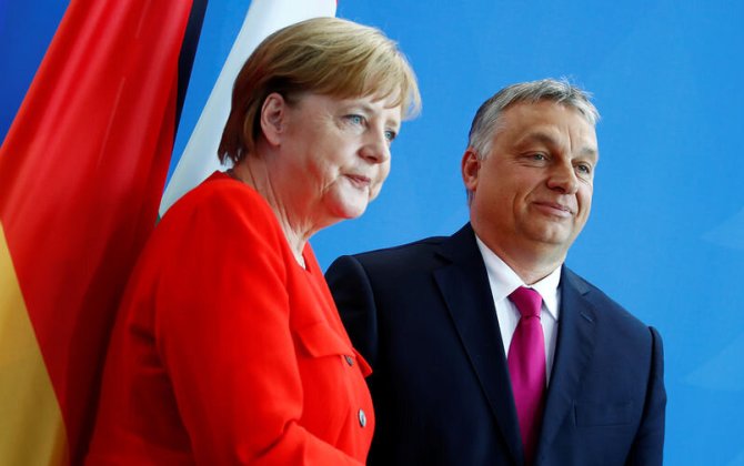 Orban Merkeli həyat yoldaşı ilə müqayisə etdi