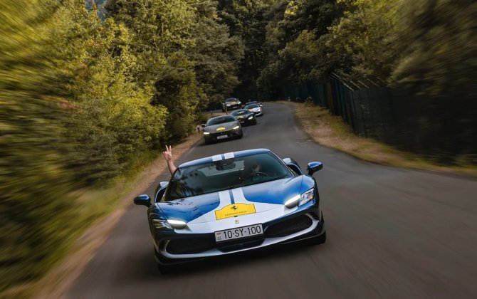 В Баку владелец Ferrari оштрафован за грязный выхлоп