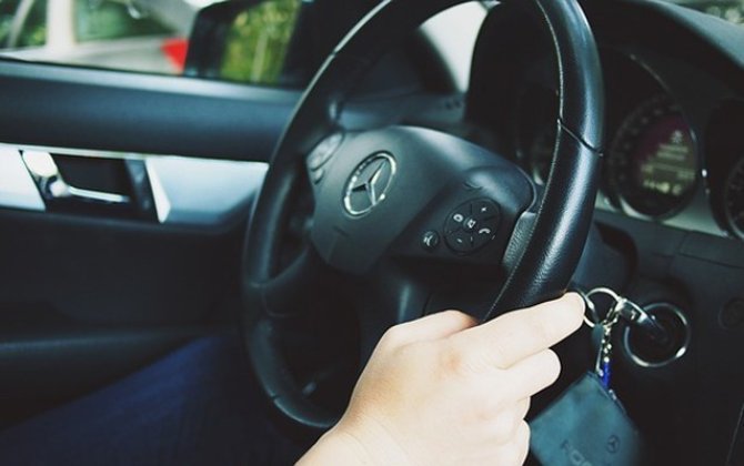 Məktəbli oğluna maşın verən ata HƏBS EDİLDİ