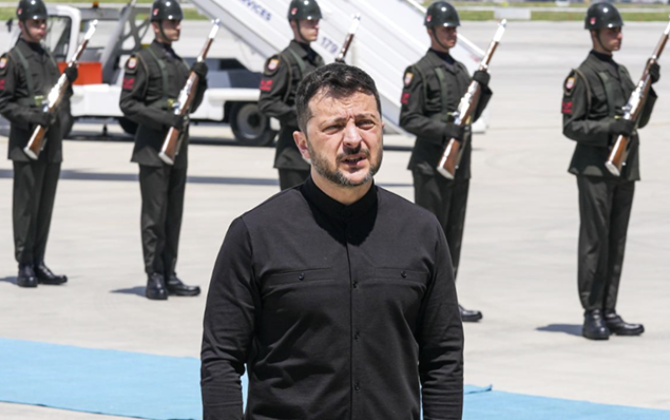 Zelenski Türkiyəyə getdi