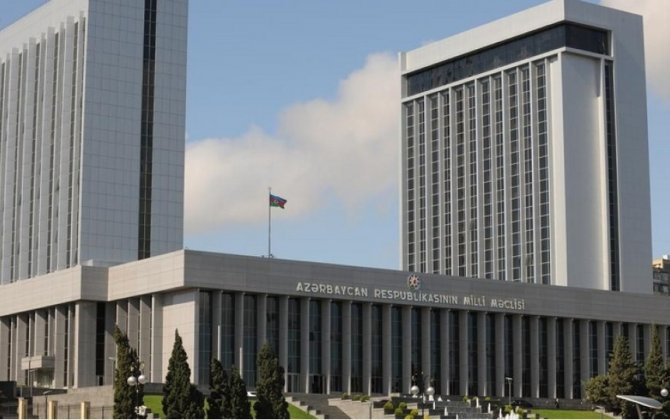 Milli Məclisdə gələn ilin büdcə zərfinə dair müzakirələr başladı