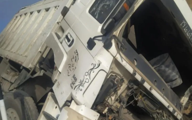 Şamaxıda yük avtomobili dərəyə aşdı - Ölən var