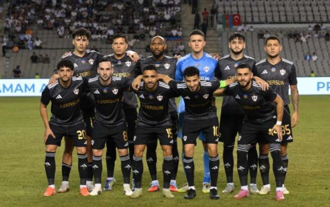 Tanınmış futbolçu ​