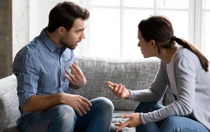 Abşeronda kişi gecə iki qız anasının sifətinə ülgüclə xəsarət yetirdi – TƏFƏRRÜAT