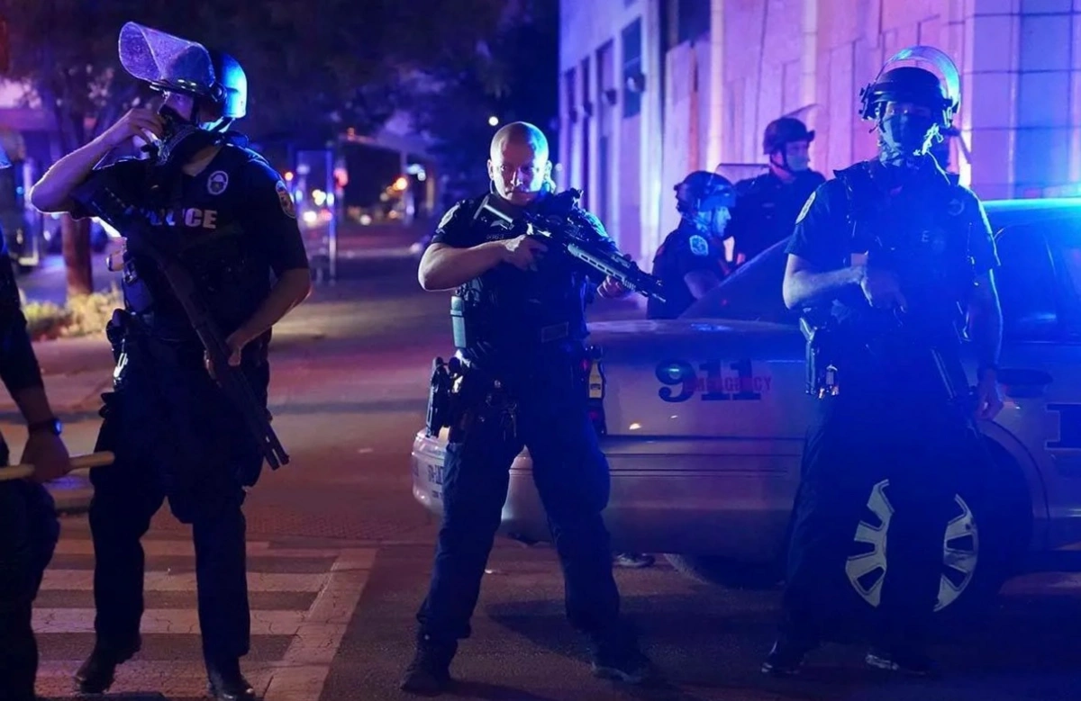 В США на церемонии зажжения рождественской ели произошла стрельба