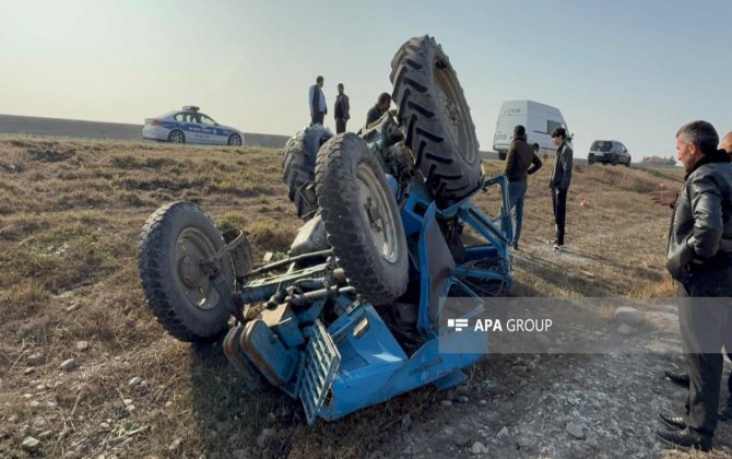Ucarda traktorla maşın toqquşub, xəsarət alanlar var