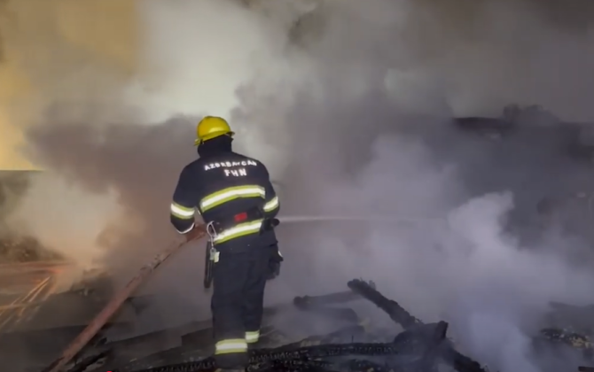 В Мехдиабаде произошел пожар в многоэтажном жилом доме