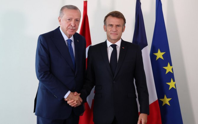 Ərdoğan Makronla görüşüb