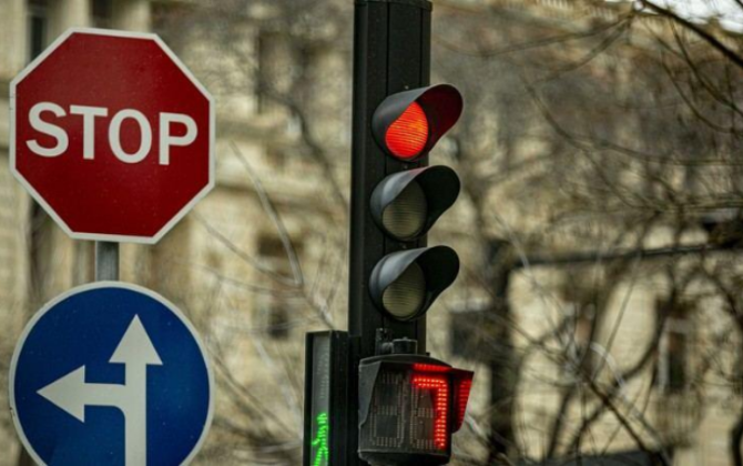 Bakıda bu yolda yeni işıqforlar quraşdırıldı - VİDEO