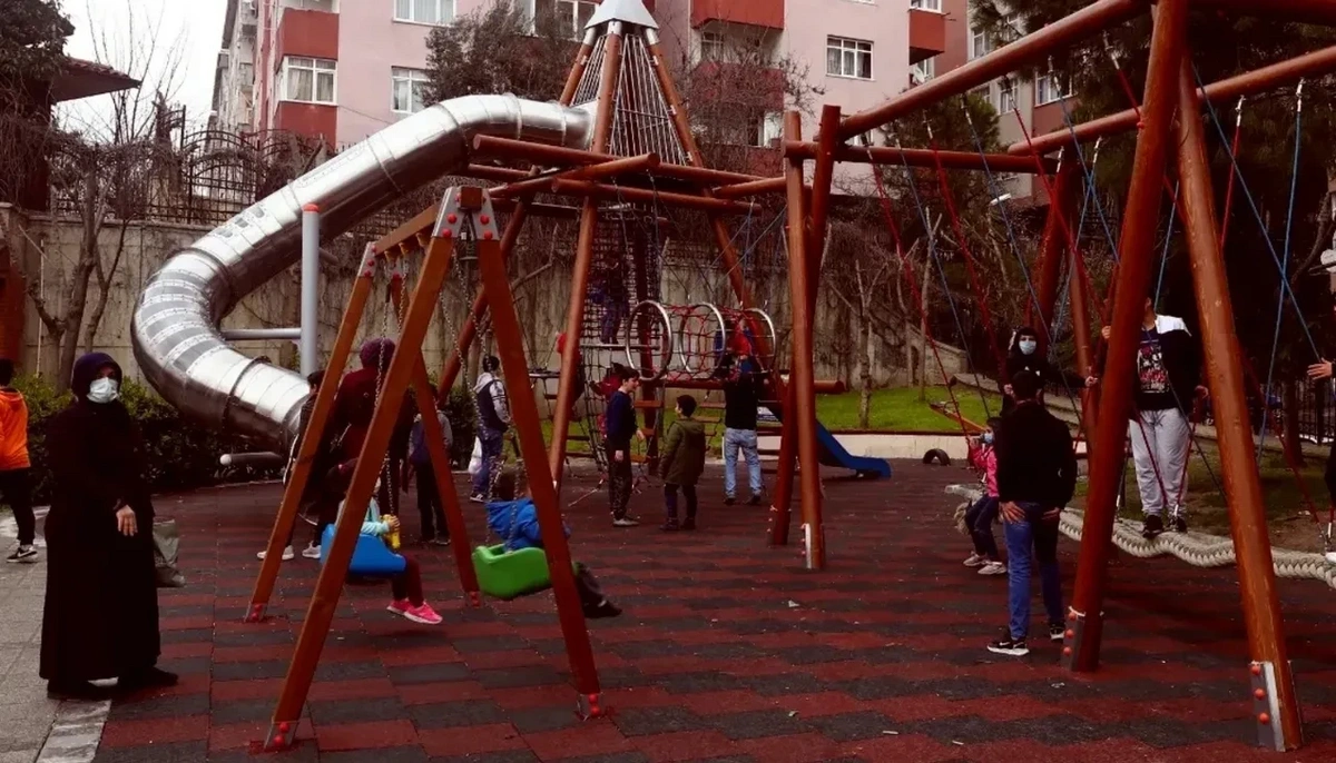 Bədbəxt hadisə - Uşaqları elektrik cərəyanı vurdu