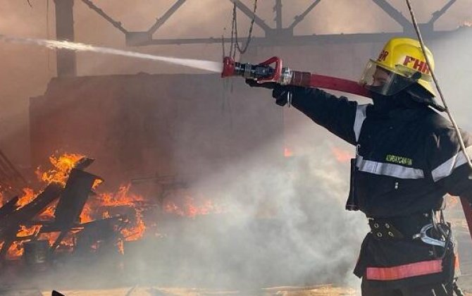 Пожар в Баку, пострадали два человека - Видео