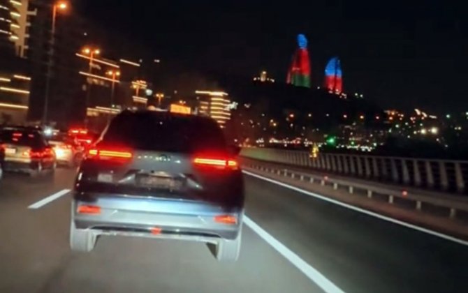 Bakıda nömrəsiz avtomobil idarə edən qazi saxlanılıb