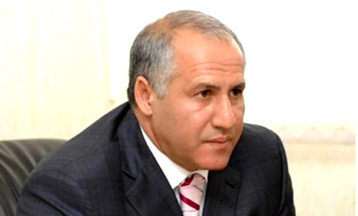 İpoteka və Kredit Zəmanət Fondu sabiq nazirdən dörd avtomobil alacaq