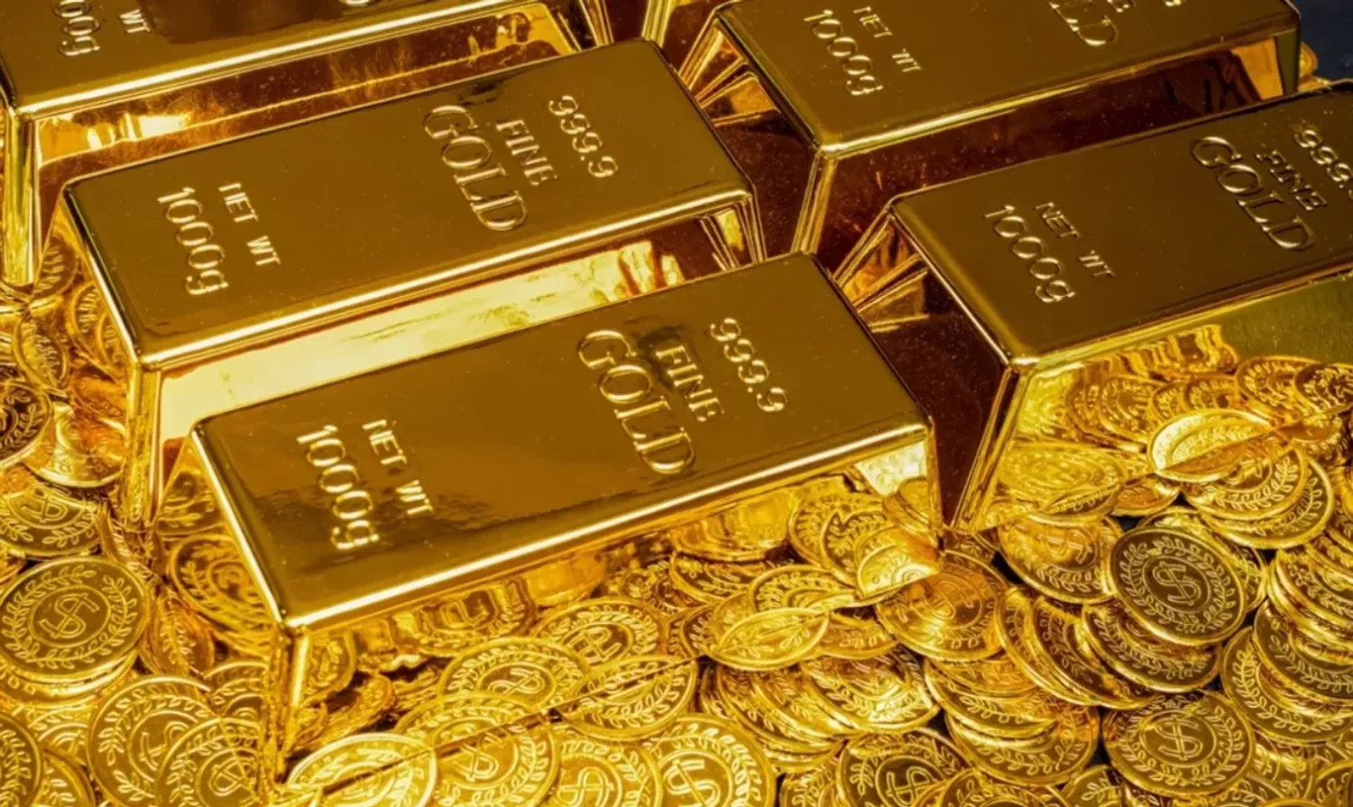 Золото подорожало на ожиданиях смягчения денежно-кредитной политики ФРС США