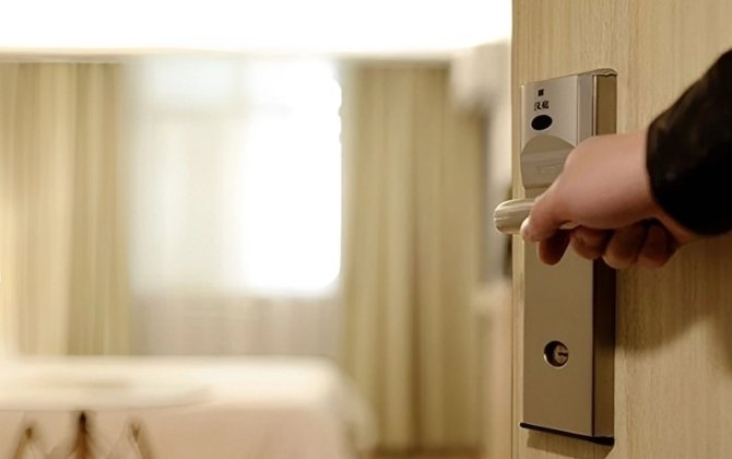 Tanınmış aktrisa hoteldə huşsuz vəziyyətdə tapıldı - FOTO