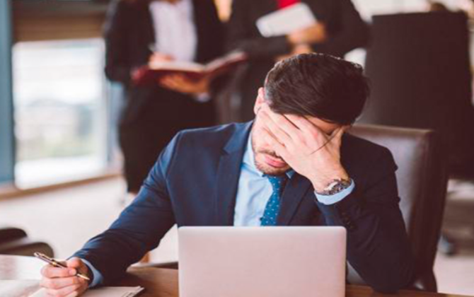 Eyni anda iki işdə çalışmaq qanunla mümkündür? - Açıqlama