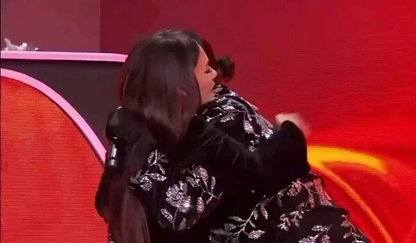 Армянин, которого обняла Самира, служил в армии 