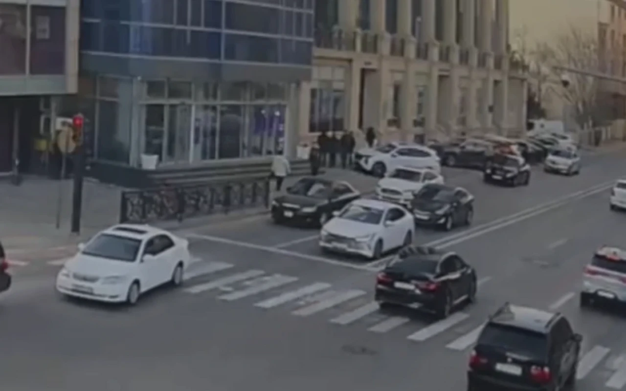 Yolayrıcında stop-xətt yoxdursa, sürücü nə etməlidir? - VİDEO