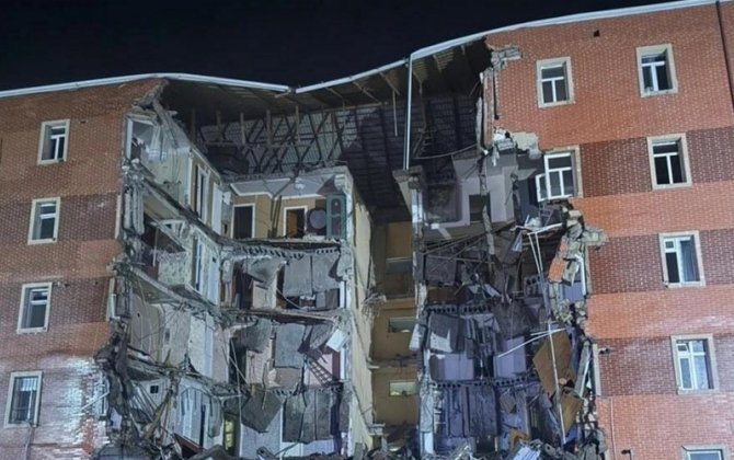 Azərbaycanda binanın blokunun uçma anı - VİDEO