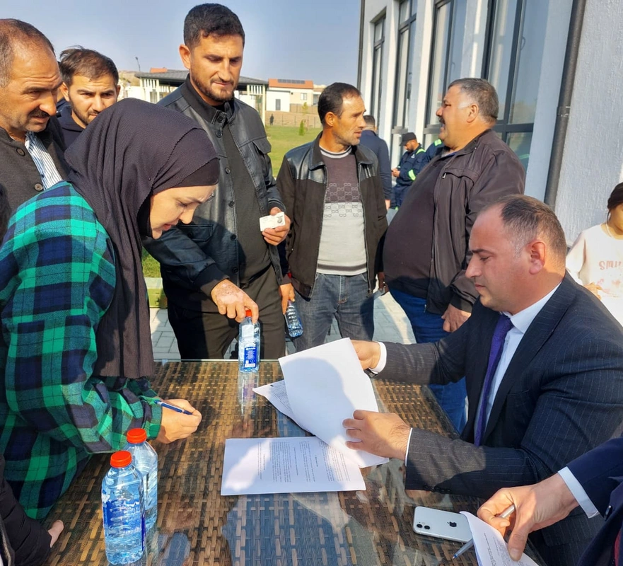Növbəti köç karvanı Cəbrayılın Horovlu kəndinə çatdı, açarlar təqdim edildi - FOTO