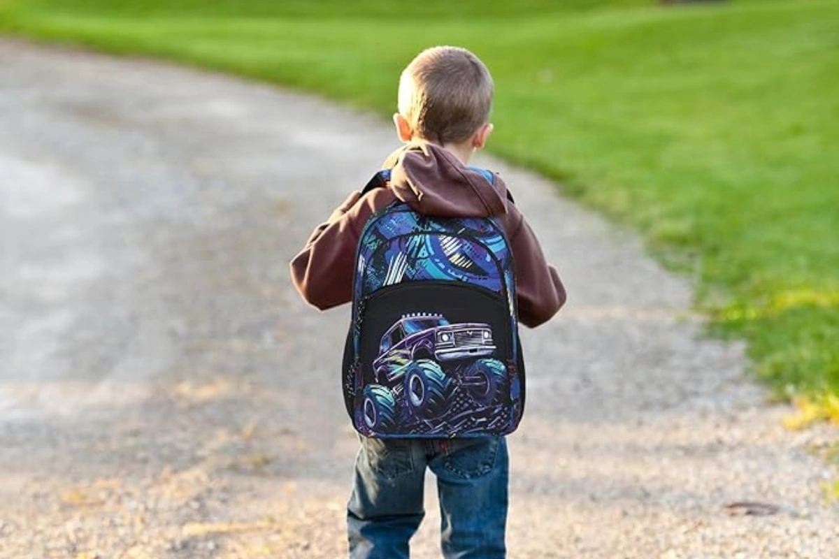 На Абшероне первоклассник скончался во дворе школы