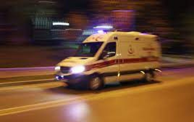 В Турции двое рабочих погибли, зажатые под листом металла