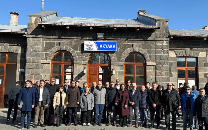 Ermənistan və Türkiyə nümayəndələri sərhəddə Qars-Gümrü dəmir yolunun bərpasını müzakirə edib - FOTO - YENİLƏNİB