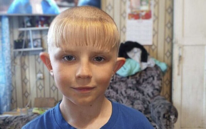 Rusiyada 2 gün axtarılan uşaq evdə divanın altında tapıldı