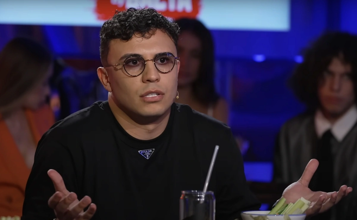 Azərbaycanəsilli bloqer canlı efirdə döyüldü