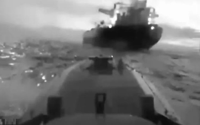 Qara dənizdə gəminin vurulma anı - VİDEO